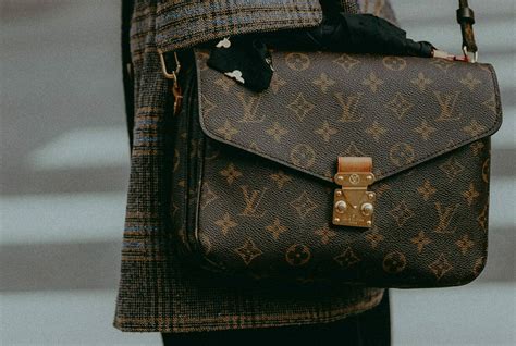 10 Manieren om een Neppe Louis Vuitton tas te 